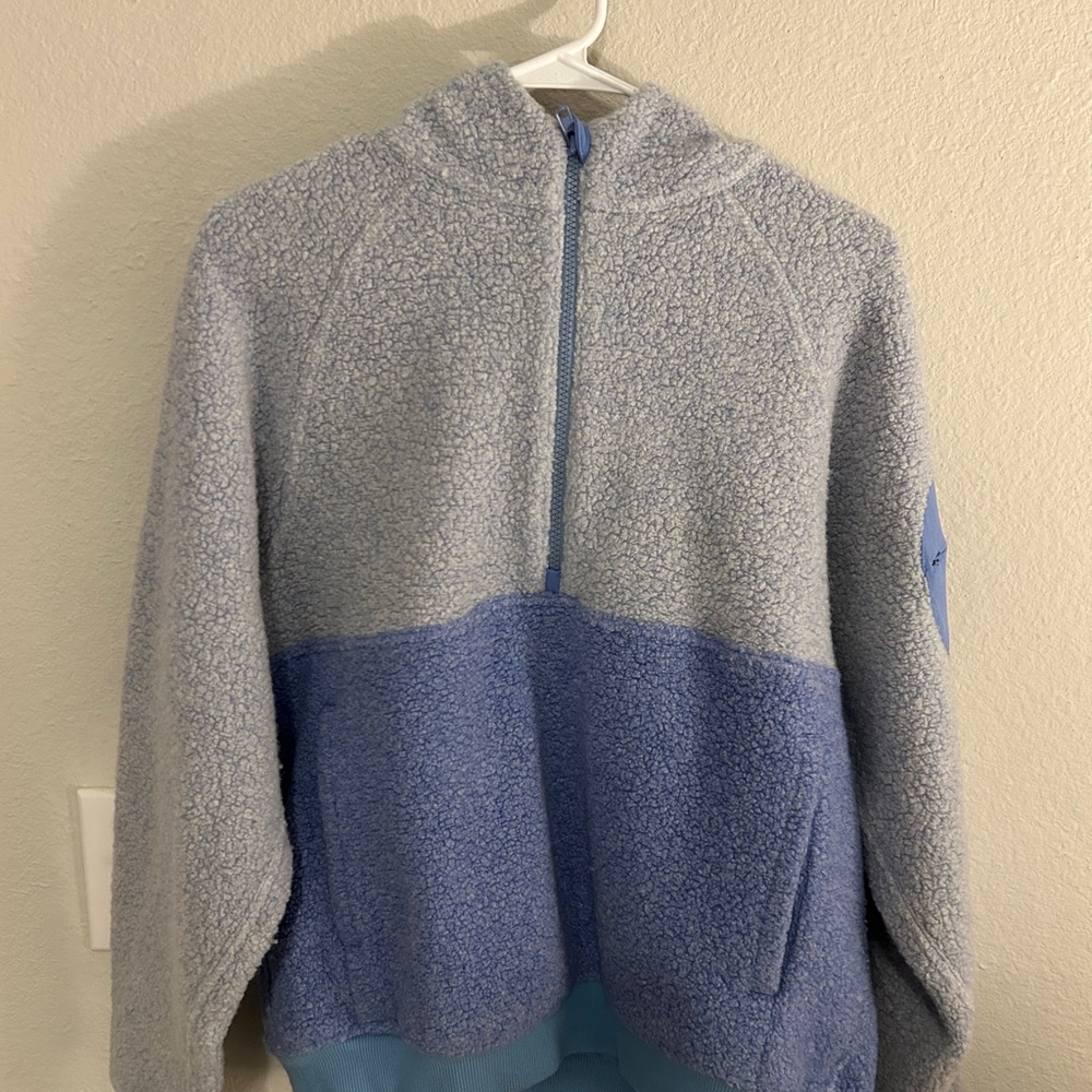 Outdoor Voices Two-Tone Fleece Pullover in Blue